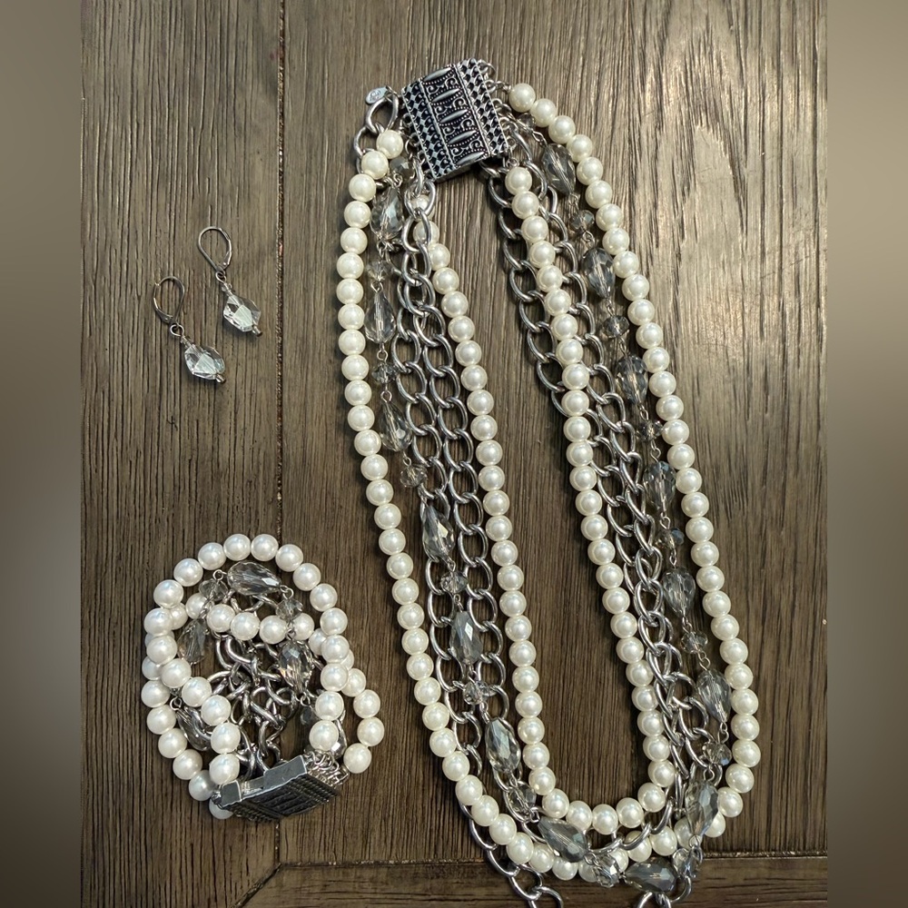 Elegant Silver and White Pearl Jewelry Set